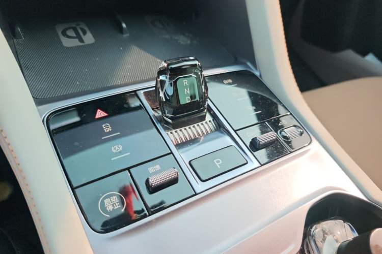 Used BYD Song PLUS New Energy 2024 Honor Edition EV 520km Premium Model Gear Lever