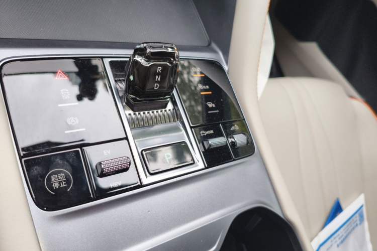 Used BYD Song PLUS New Energy 2024 HONOR Edition DM-i 71km Luxury Model Gear Lever