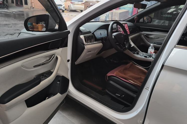 Used BYD Song PLUS New Energy 2024 HONOR Edition DM-i 110km Flagship Model Interior 3