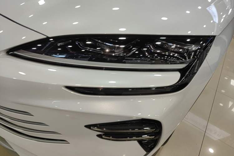 Used BYD Song PLUS New Energy 2024 HONOR Edition DM-i 150km Flagship PLUS Left Front Headlight