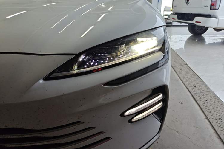 Used BYD Song PLUS New Energy 2024 HONOR Edition DM-i 110km Flagship PLUS Left Front Headlight