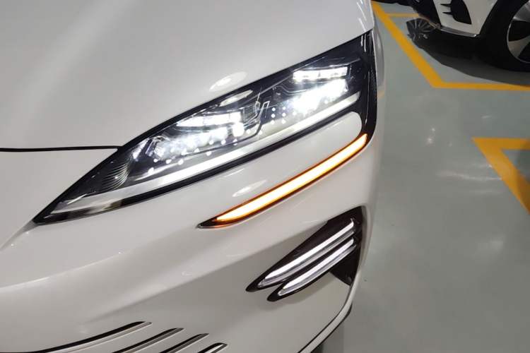 Used BYD Song PLUS New Energy 2024 HONOR Edition DM-i 110km Flagship Model Left Front Headlight