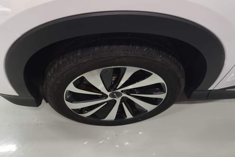 Used BYD Song PLUS New Energy 2024 Honor Edition EV 520km Luxury Model Left Front Wheel Hub