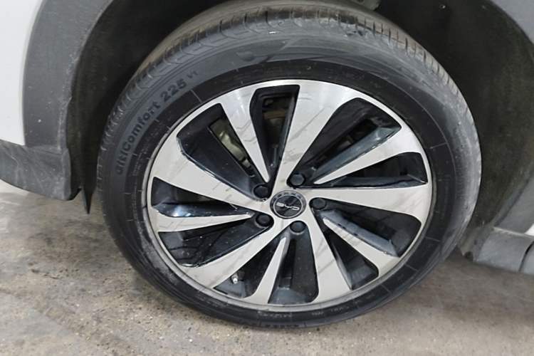 Used BYD Song PLUS New Energy 2024 Honor Edition EV 520km Luxury Model Left Front Wheel Hub