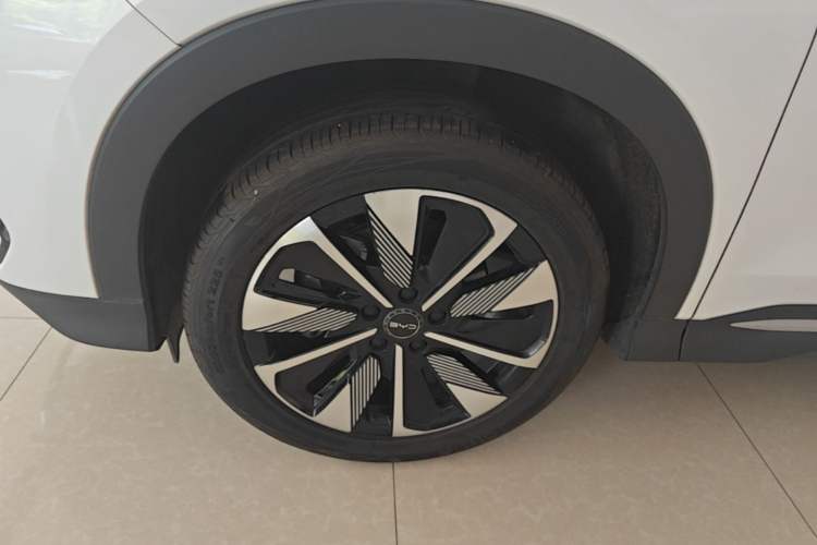 Used BYD Song PLUS New Energy 2024 Honor Edition EV 605km Flagship PLUS Left Front Wheel Hub