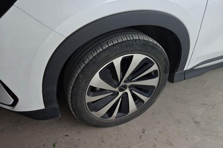 Used BYD Song PLUS New Energy 2024 HONOR Edition DM-i 110km Flagship PLUS Left Front Wheel Hub