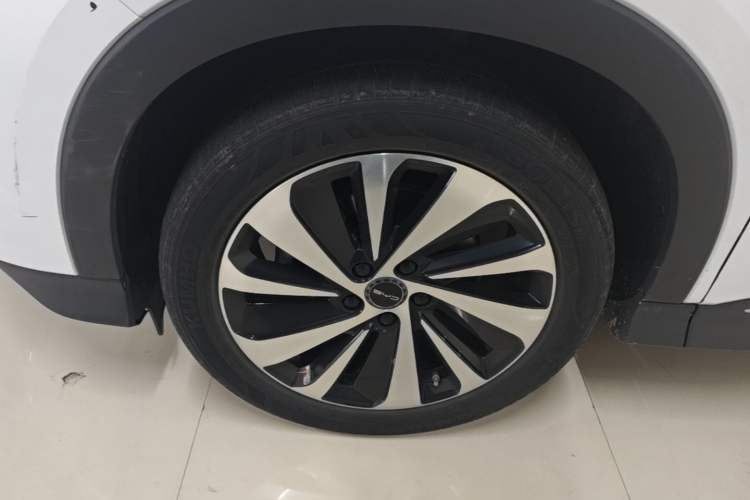 Used BYD Song PLUS New Energy 2024 HONOR Edition DM-i 110km Flagship PLUS Left Front Wheel Hub