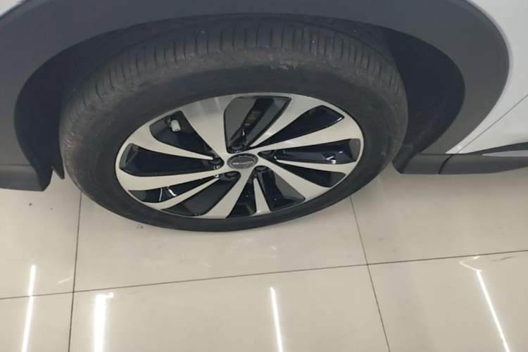 Used BYD Song PLUS New Energy 2024 HONOR Edition DM-i 150km Flagship PLUS Left Front Wheel Hub