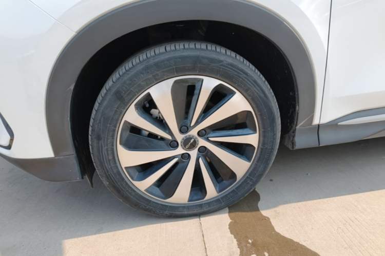 Used BYD Song PLUS New Energy 2024 HONOR Edition DM-i 150km Flagship PLUS Left Front Wheel Hub