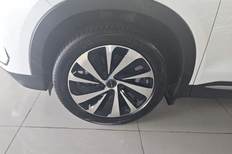 Used BYD Song PLUS New Energy 2024 HONOR Edition DM-i 110km Flagship Model Left Front Wheel Hub