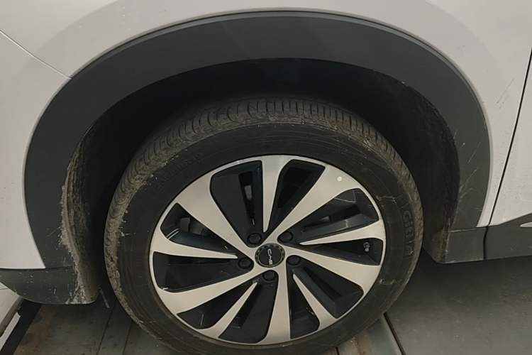 Used BYD Song PLUS New Energy 2024 Honor Edition EV 520km Luxury Model Left Front Wheel Hub