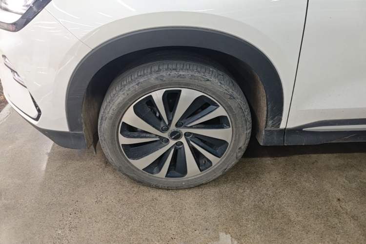 Used BYD Song PLUS New Energy 2024 Honor Edition EV 520km Premium Model Left Front Wheel Hub