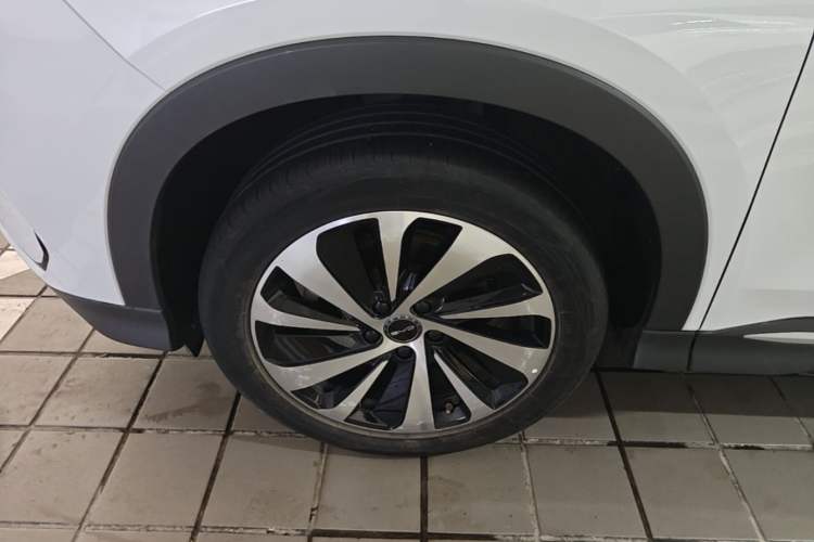 Used BYD Song PLUS New Energy 2024 Honor Edition EV 520km Premium Model Left Front Wheel Hub
