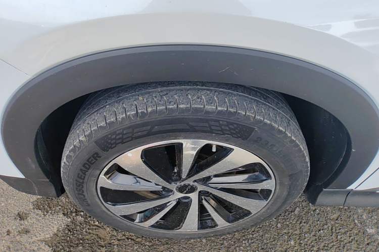 Used BYD Song PLUS New Energy 2024 Honor Edition EV 520km Premium Model Left Front Wheel Hub