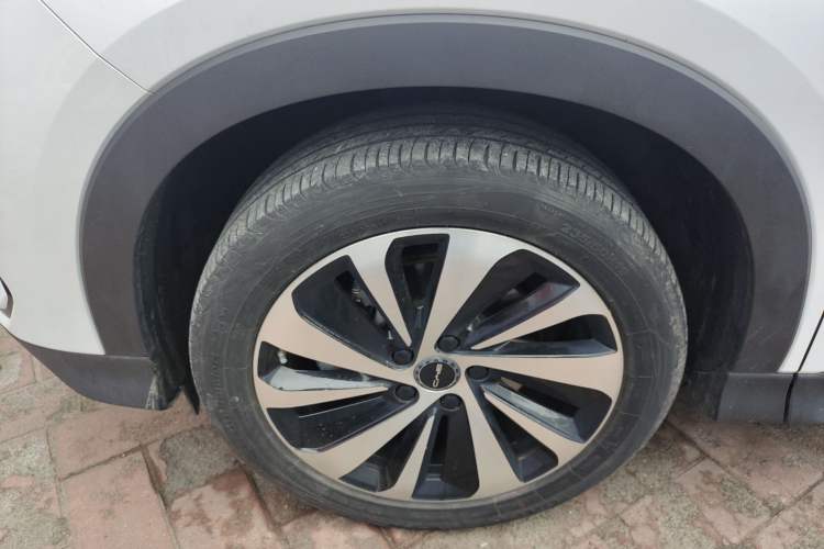 Used BYD Song PLUS New Energy 2024 HONOR Edition DM-i 110km Flagship PLUS Left Front Wheel Hub