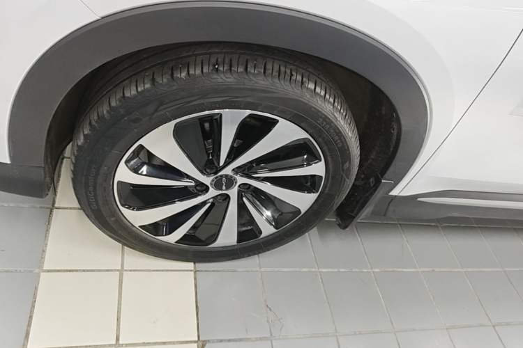 Used BYD Song PLUS New Energy 2024 HONOR Edition DM-i 110km Flagship PLUS Left Front Wheel Hub