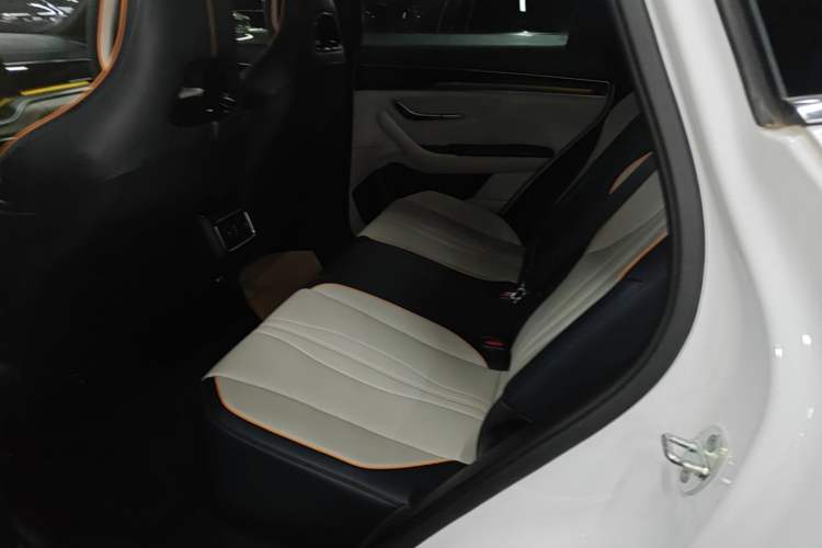 Used BYD Song PLUS New Energy 2024 HONOR Edition DM-i 110km Flagship PLUS Left Rear Seat