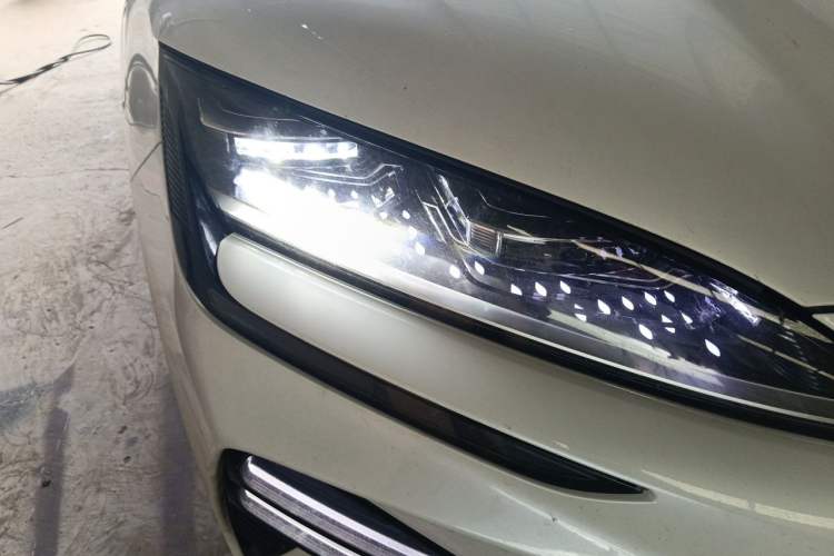 Used BYD Song PLUS New Energy 2024 HONOR Edition DM-i 110km Flagship PLUS Right Front Headlight