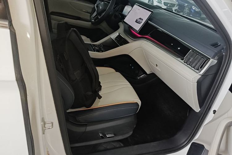Used BYD Song PLUS New Energy 2024 HONOR Edition DM-i 110km Flagship PLUS Right Front Seat