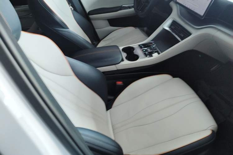 Used BYD Song PLUS New Energy 2024 Honor Edition EV 520km Luxury Model Right Front Seat