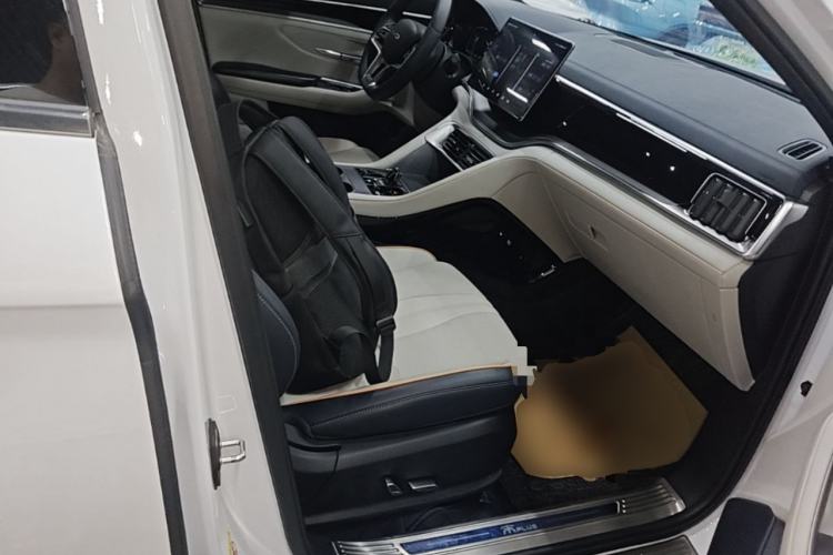 Used BYD Song PLUS New Energy 2024 HONOR Edition DM-i 110km Flagship PLUS Right Front Seat