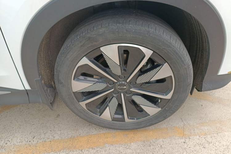 Used BYD Song PLUS New Energy 2024 Honor Edition EV 520km Luxury Model Right Front Wheel Hub