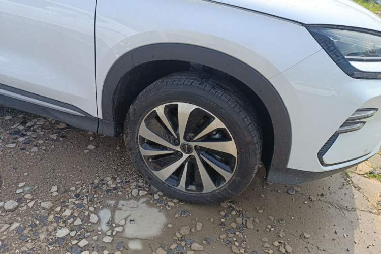 Used BYD Song PLUS New Energy 2024 Honor Edition EV 520km Luxury Model Right Front Wheel Hub