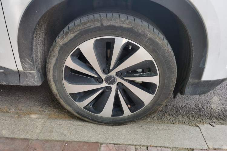 Used BYD Song PLUS New Energy 2024 Honor Edition EV 520km Luxury Model Right Front Wheel Hub