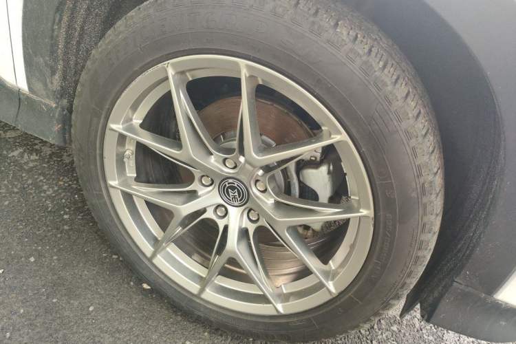 Used BYD Song PLUS New Energy 2024 HONOR Edition DM-i 110km Flagship Model Right Front Wheel Hub