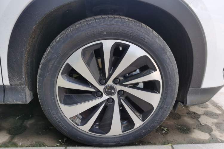 Used BYD Song PLUS New Energy 2024 HONOR Edition DM-i 110km Flagship PLUS Right Front Wheel Hub