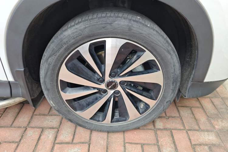 Used BYD Song PLUS New Energy 2024 Honor Edition EV 520km Premium Model Right Front Wheel Hub