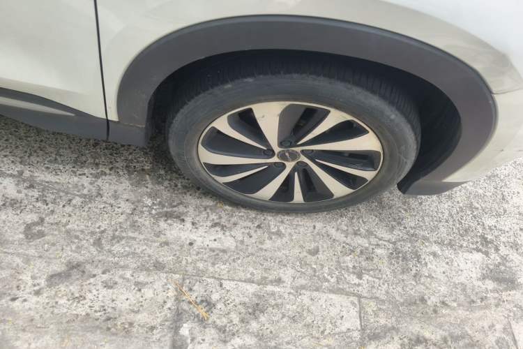 Used BYD Song PLUS New Energy 2024 HONOR Edition DM-i 150km Flagship PLUS Right Front Wheel Hub