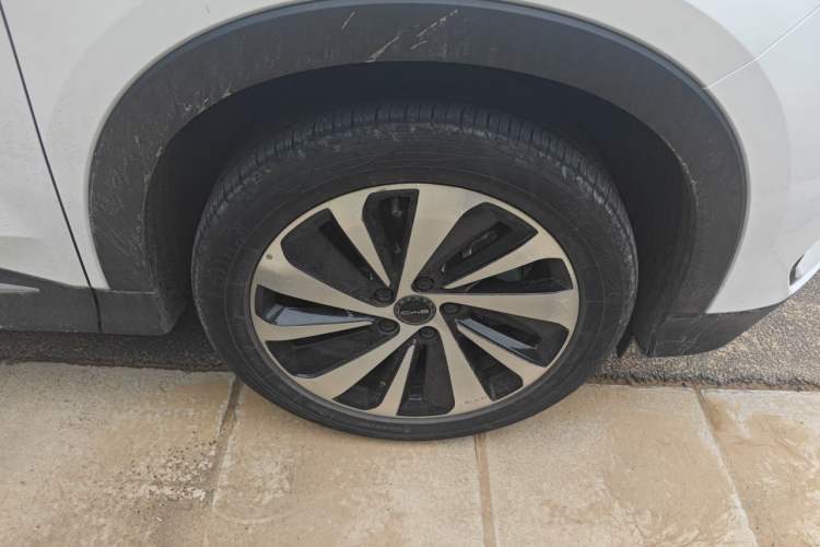 Used BYD Song PLUS New Energy 2024 HONOR Edition DM-i 150km Flagship PLUS Right Front Wheel Hub