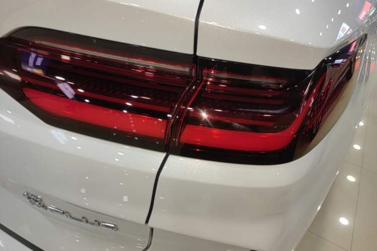 Used BYD Song PLUS New Energy 2024 HONOR Edition DM-i 150km Flagship PLUS Right Rear Taillight