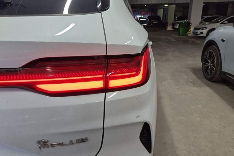 Used BYD Song PLUS New Energy 2024 HONOR Edition DM-i 110km Flagship PLUS Right Rear Taillight