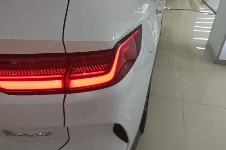 Used BYD Song PLUS New Energy 2024 HONOR Edition DM-i 71km Luxury Model Right Rear Taillight