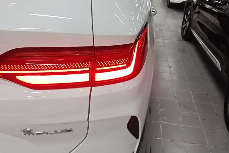 Used BYD Song PLUS New Energy 2024 HONOR Edition DM-i 110km Flagship PLUS Right Rear Taillight