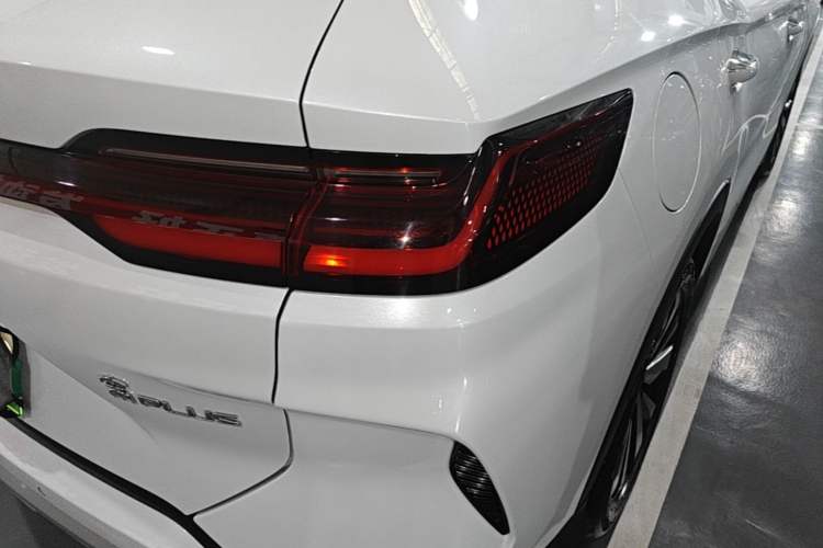 Used BYD Song PLUS New Energy 2024 HONOR Edition DM-i 110km Flagship Model Right Rear Taillight