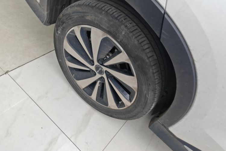 Used BYD Song PLUS New Energy 2024 Honor Edition EV 520km Premium Model Right Rear Wheel Hub