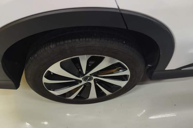 Used BYD Song PLUS New Energy 2024 Honor Edition EV 520km Luxury Model Right Rear Wheel Hub
