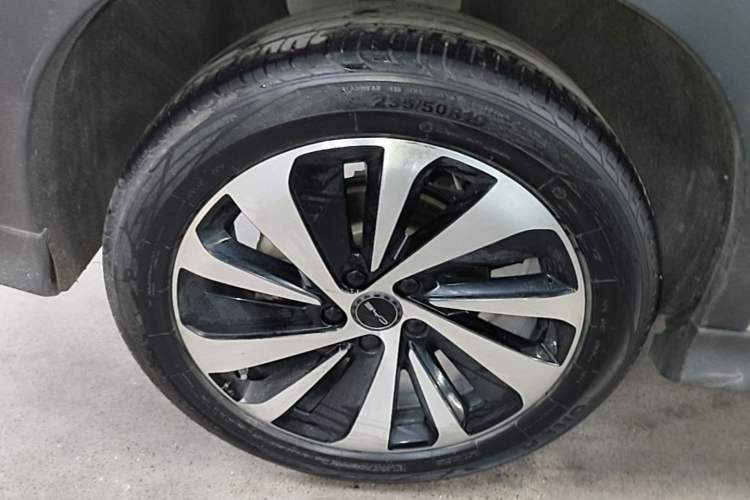 Used BYD Song PLUS New Energy 2024 Honor Edition EV 520km Luxury Model Right Rear Wheel Hub