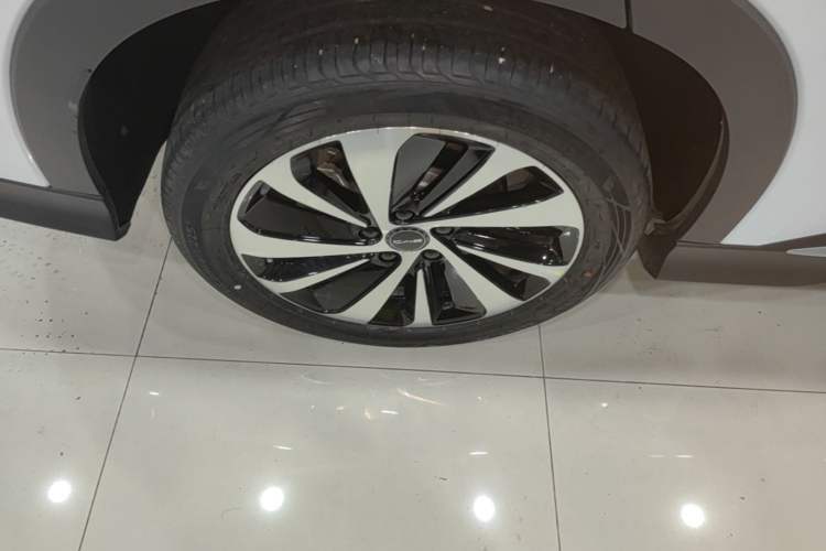 Used BYD Song PLUS New Energy 2024 Honor Edition EV 520km Premium Model Right Rear Wheel Hub