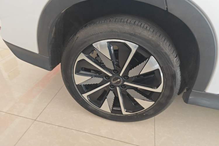 Used BYD Song PLUS New Energy 2024 Honor Edition EV 605km Flagship PLUS Right Rear Wheel Hub
