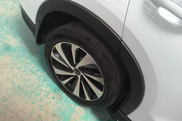 Used BYD Song PLUS New Energy 2024 HONOR Edition DM-i 110km Flagship PLUS Right Rear Wheel Hub