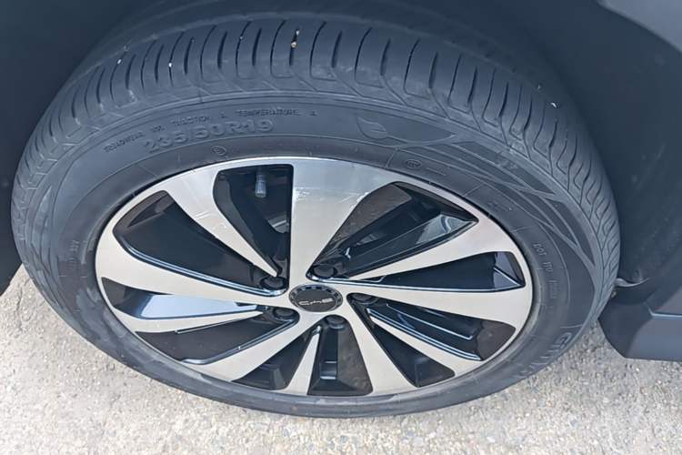 Used BYD Song PLUS New Energy 2024 HONOR Edition DM-i 110km Flagship Model Right Rear Wheel Hub