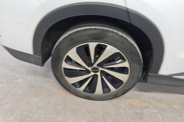 Used BYD Song PLUS New Energy 2024 HONOR Edition DM-i 110km Flagship PLUS Right Rear Wheel Hub