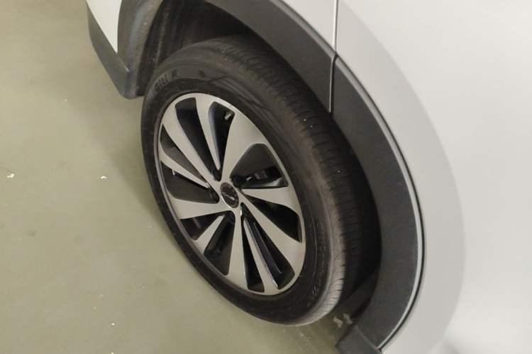 Used BYD Song PLUS New Energy 2024 Honor Edition EV 520km Luxury Model Right Rear Wheel Hub
