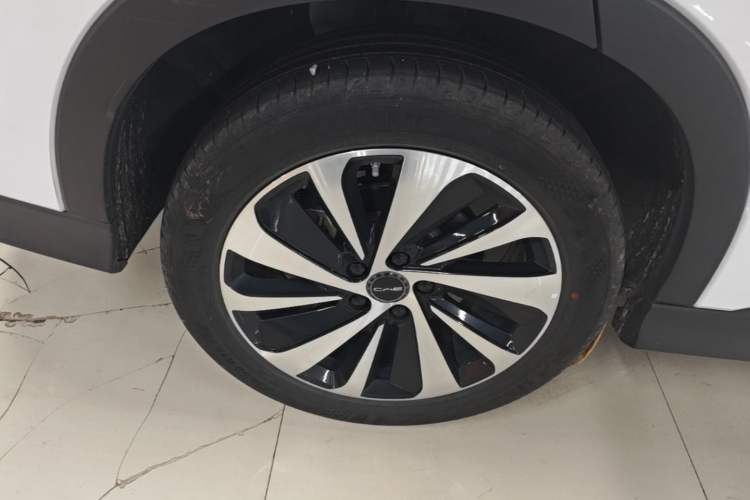 Used BYD Song PLUS New Energy 2024 HONOR Edition DM-i 110km Flagship PLUS Right Rear Wheel Hub