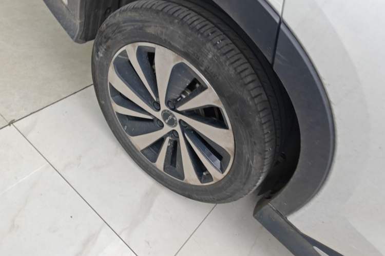 Used BYD Song PLUS New Energy 2024 Honor Edition EV 520km Premium Model Right Rear Wheel Hub