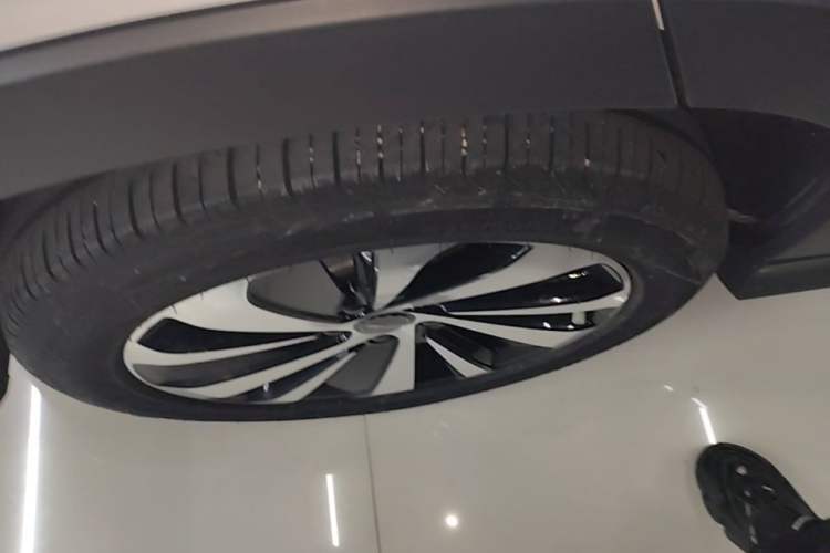 Used BYD Song PLUS New Energy 2024 HONOR Edition DM-i 150km Flagship PLUS Right Rear Wheel Hub